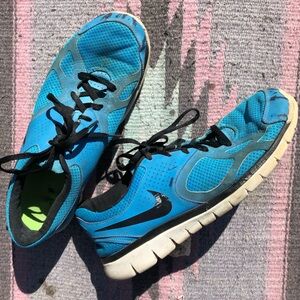 ✔️ Light Blue & Black Nikes ✔️